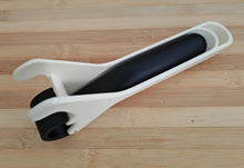 Load image into Gallery viewer, Vintage PresaFacile Hot Plate Gripper - Retro Kitchen Tool for Safe Handling