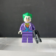 Load image into Gallery viewer, LEGO DC Super Heroes Joker Minifigure Green Hair Purple Suit Accessory