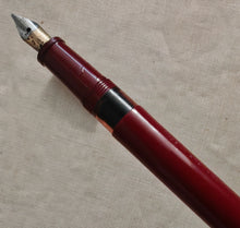 Load image into Gallery viewer, Vintage Platignum Fountain Pen , Burgundy Red , 13.5cm , Used , No Ink