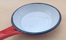 Load image into Gallery viewer, Vintage Red Enamel Saucepan by Glider – 17.5cm Diameter – Retro Kitchen Cookware