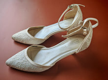 Load image into Gallery viewer, Wedding Collection Cream Lace Wedding Shoes – UK Size 5 – Used