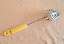 Load image into Gallery viewer, Vintage Slotted Serving Spoon / Skimmer – Plastic Handle – 27.5cm – Used