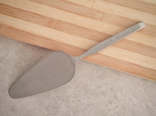 Load image into Gallery viewer, Vintage Stainless Steel Cake Slice Pie Server, Viners International , 25.5cm long