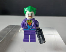 Load image into Gallery viewer, LEGO DC Super Heroes Joker Minifigure Green Hair Purple Suit Accessory