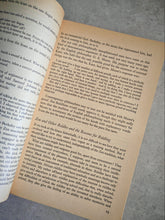 Load image into Gallery viewer, The Sound of One Hand: 281 Zen Koans with Answers(Paladin) by Yoel Hoffman