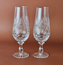 Load image into Gallery viewer, A set of 2 heavy crystal glasses. Wine glasses / champagne glasses