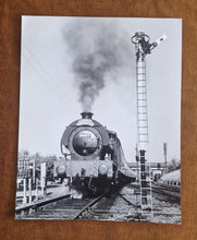 Load image into Gallery viewer, Black White Photo Locomotive Steam Engine Great Central Railway 25/10/87 68009 Stands In Loughboroug