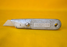 Load image into Gallery viewer, Vintage Grey HANDLE Stanley Knife 199 - for Craft Work in Good Condition