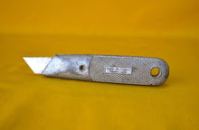 Load image into Gallery viewer, Vintage Grey HANDLE Stanley Knife 199 - for Craft Work in Good Condition