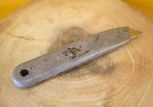 Load image into Gallery viewer, Vintage Guy Brand Tools Model 1670 Utility / Carpet Knife Cutting Tool