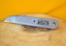 Load image into Gallery viewer, Vintage Guy Brand Tools Model 1670 Utility / Carpet Knife Cutting Tool