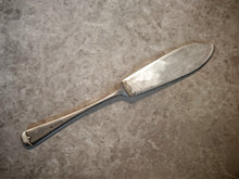 Load image into Gallery viewer, Vintage EPNS A1 Butter / Pâté Knife 20.5cm long