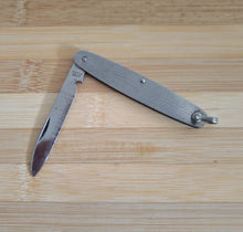 Load image into Gallery viewer, Vintage Single Blade Folding Pocket Knife Stainless Steel Lark Brand China