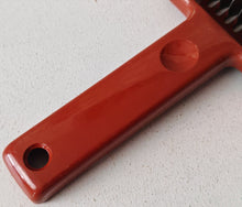 Load image into Gallery viewer, Vintage Handheld Pasta Cutter – 16cm Long Plastic Metal, Retro Kitchenalia