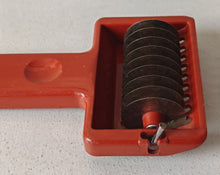 Load image into Gallery viewer, Vintage Handheld Pasta Cutter – 16cm Long Plastic Metal, Retro Kitchenalia