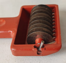 Load image into Gallery viewer, Vintage Handheld Pasta Cutter – 16cm Long Plastic Metal, Retro Kitchenalia