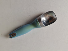 Load image into Gallery viewer, Vintage Zyliss Ice Cream Scoop 19cm Stainless Steel Blue Gradient Handle – Used
