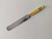 Load image into Gallery viewer, Vintage Skyline Offset Spatula – 30cm Long – 3.5cm Wide – Yellow Wooden Handle