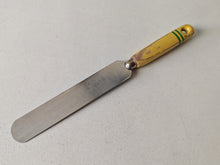Load image into Gallery viewer, Vintage Skyline Offset Spatula – 30cm Long – 3.5cm Wide – Yellow Wooden Handle