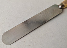 Load image into Gallery viewer, Vintage Skyline Offset Spatula – 30cm Long – 3.5cm Wide – Yellow Wooden Handle