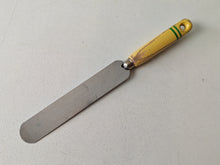 Load image into Gallery viewer, Vintage Skyline Offset Spatula – 30cm Long – 3.5cm Wide – Yellow Wooden Handle