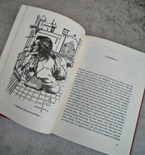 Load image into Gallery viewer, Vintage 1977 Gulliver’s Travels by Jonathan Swift - Illustrated by Derick Bowen - Purnell Hardcover