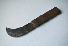 Load image into Gallery viewer, Vintage John Wormald & Co Pruning Knife – Curved Blade Hand Tool – Sheffield England – Wooden Handle