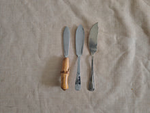 Load image into Gallery viewer, Vintage Mixed Butter Spreader Knives – Set of 3 – Used – 12–12.5cm