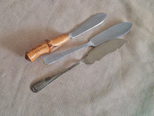 Load image into Gallery viewer, Vintage Mixed Butter Spreader Knives – Set of 3 – Used – 12–12.5cm