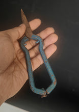 Load image into Gallery viewer, Vintage Garden Pruning Shears 17cm Metal Snips Blue Handle Rusty Patina Tool