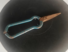 Load image into Gallery viewer, Vintage Garden Pruning Shears 17cm Metal Snips Blue Handle Rusty Patina Tool