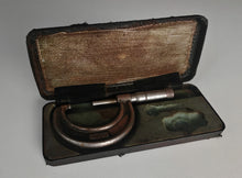 Load image into Gallery viewer, JT Slocomb Co 1"-2" Micrometer Gauge Vintage Precision Measuring Tool w/ Case