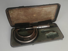 Load image into Gallery viewer, JT Slocomb Co 1"-2" Micrometer Gauge Vintage Precision Measuring Tool w/ Case