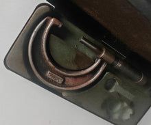 Load image into Gallery viewer, JT Slocomb Co 1"-2" Micrometer Gauge Vintage Precision Measuring Tool w/ Case