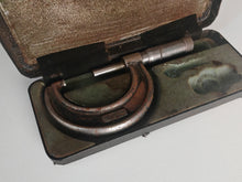 Load image into Gallery viewer, JT Slocomb Co 1"-2" Micrometer Gauge Vintage Precision Measuring Tool w/ Case