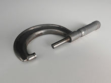 Load image into Gallery viewer, JT Slocomb Co 1"-2" Micrometer Gauge Vintage Precision Measuring Tool w/ Case