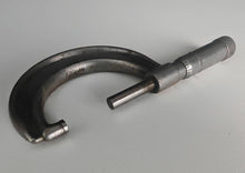 Load image into Gallery viewer, JT Slocomb Co 1"-2" Micrometer Gauge Vintage Precision Measuring Tool w/ Case
