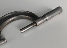 Load image into Gallery viewer, JT Slocomb Co 1"-2" Micrometer Gauge Vintage Precision Measuring Tool w/ Case
