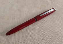 Load image into Gallery viewer, Vintage Platignum Fountain Pen , Burgundy Red , 13.5cm , Used , No Ink