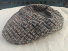 Load image into Gallery viewer, Vintage Harris Tweed Flat Cap – Hand Woven 100% Wool Made in Scotland