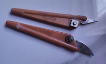 Load image into Gallery viewer, Job Lot Of 6 Craft Knives (Knife) & Blades In Plastic Case, All used, blades are new.  Craft supply