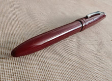 Load image into Gallery viewer, Vintage Platignum Fountain Pen , Burgundy Red , 13.5cm , Used , No Ink