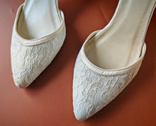 Load image into Gallery viewer, Wedding Collection Cream Lace Wedding Shoes – UK Size 5 – Used