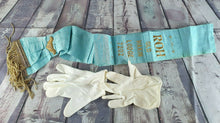Load image into Gallery viewer, Vintage Freemasons Masonic masonic ROH Old Hakin Lodge 7202 regalia and gloves,