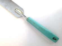Load image into Gallery viewer, Vintage Retro Spreader Blade Cake Icing Knife Spatula Plastic Handle, Kitchen Utensil, Kitchenalia