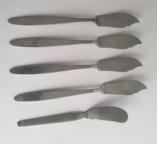 Load image into Gallery viewer, 5 x fish or butter knives (fish / butter knife), Stainless Steel, Vintage Kitchenalia