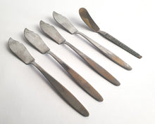 Load image into Gallery viewer, 5 x fish or butter knives (fish / butter knife), Stainless Steel, Vintage Kitchenalia