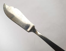 Load image into Gallery viewer, 5 x fish or butter knives (fish / butter knife), Stainless Steel, Vintage Kitchenalia