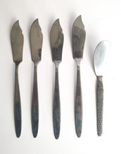 Load image into Gallery viewer, 5 x fish or butter knives (fish / butter knife), Stainless Steel, Vintage Kitchenalia
