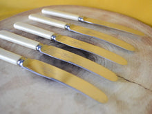 Load image into Gallery viewer, Vintage Set 5 Faux Bone Handle Dinner Knives - Dawson of Sheffield - 18cm Long